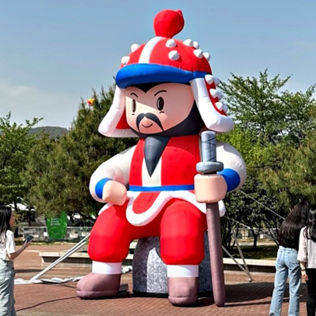 5미터 곽재우 장군 (좌상) 의령홍의장군축제 캐릭터 행사 야외 조형물